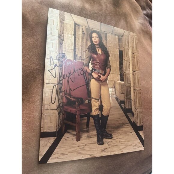 Gina Torres (Firefly “Zoe”) 8x10 authentic signed photo - Picture 2 of 3